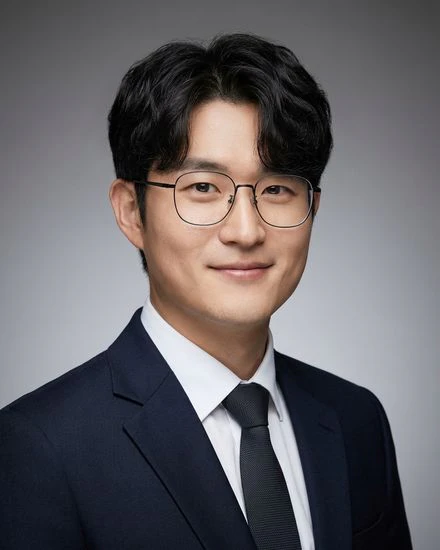 부르르 AI 대표의 정장 프로필 사진
